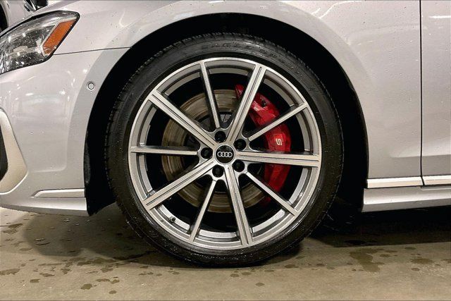 Used 2023 Audi S8 AWD/4WD image 9