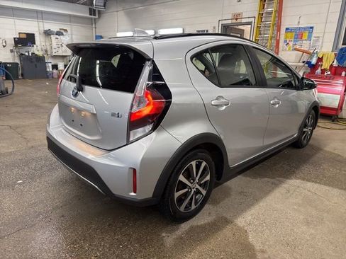Used 2018 Toyota Prius C One image 6