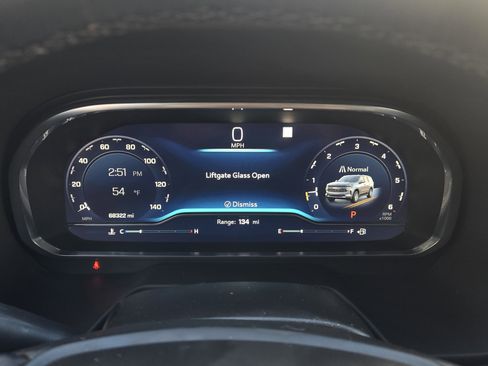 Used 2022 Chevrolet Suburban LT w/ Luxury Package image 11