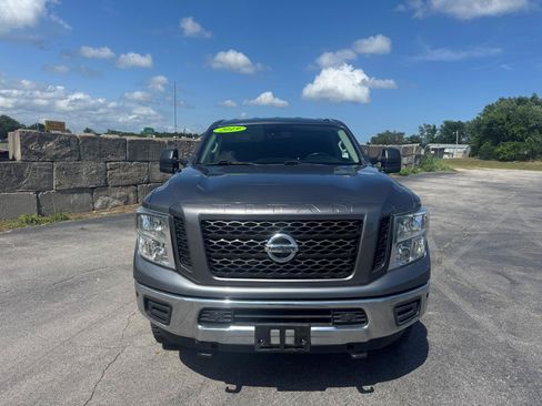 Used 2019 Nissan Titan SV w/ SV Convenience Package AWD/4WD image 8