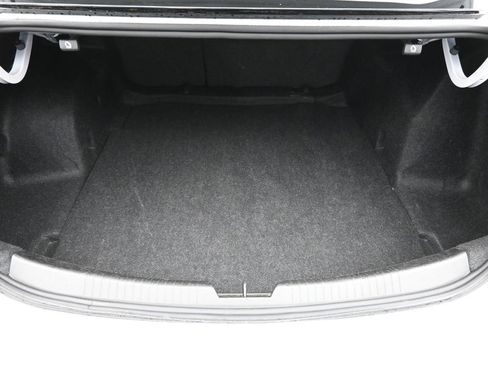 Used 2024 Chevrolet Malibu LT image 9