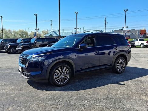Used 2023 Nissan Pathfinder SL w/ SL Premium Package AWD/4WD image 5