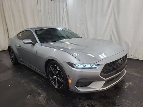 Used 2024 Ford Mustang Coupe RWD image 3