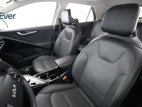 Used 2024 Kia Niro Wave w/ Wave Preserve Package FWD image 4