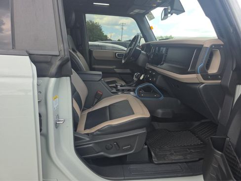 Used 2023 Ford Bronco Wildtrak AWD/4WD image 13