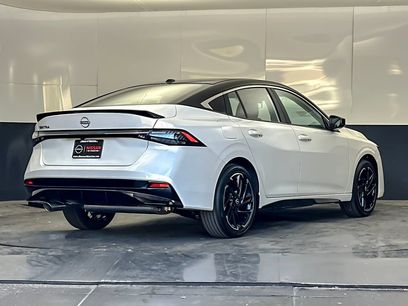 New 2027 Nissan Sentra SR w/ Floor Mat Package