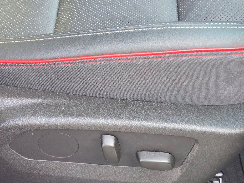 Used 2023 Buick Envision Essence w/ Sport Touring Package AWD/4WD image 8