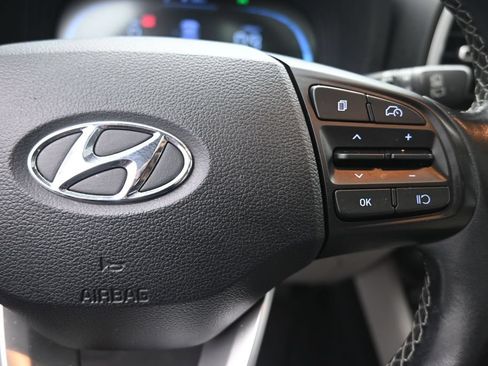 Used 2024 Hyundai Venue SEL FWD image 14