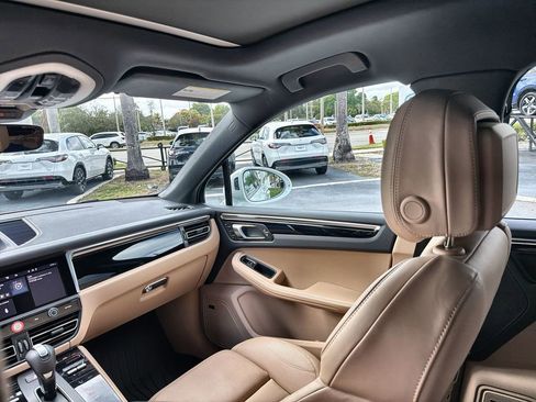 Used 2024 Porsche Macan image 11