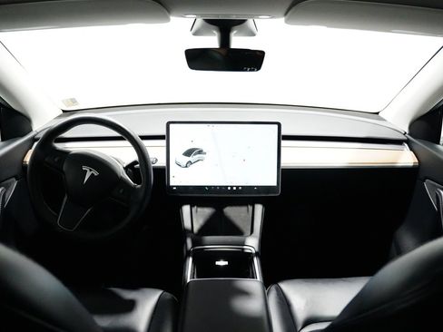 Used 2021 Tesla Model Y Long Range image 21