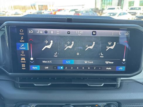 Used 2025 Jeep Wrangler Unlimited Sahara AWD/4WD image 19