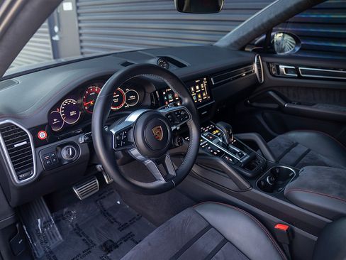Certified 2023 Porsche Cayenne GTS AWD/4WD image 4
