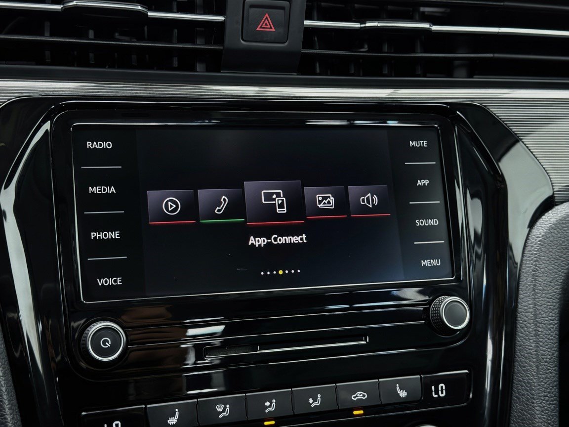 Used 2020 Volkswagen Passat 2.0T R-Line FWD image 9