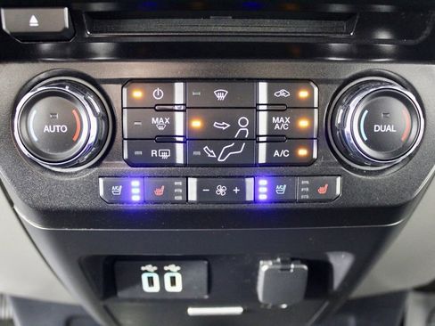 Used 2017 Ford F350 Lariat w/ Lariat Value Package AWD/4WD image 24