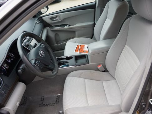 Used 2016 Toyota Camry LE image 15