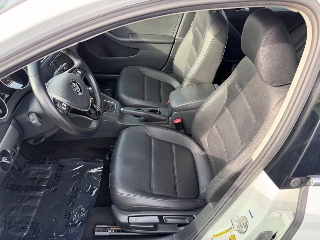 Used 2017 Volkswagen Jetta SE FWD image 11