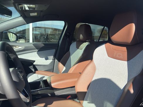 Used 2023 Volkswagen ID.4 Pro image 8