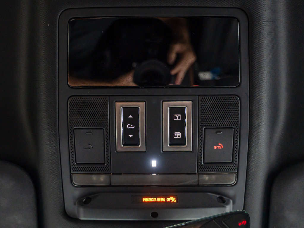 Used 2024 Land Rover Defender 110 X-Dynamic SE AWD/4WD image 38