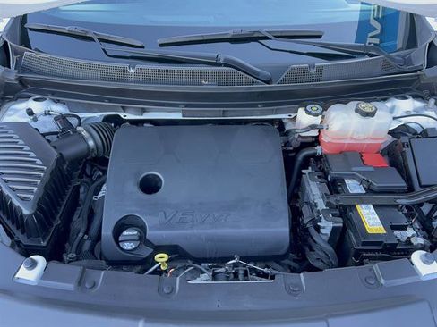 Used 2022 Chevrolet Traverse LT image 11