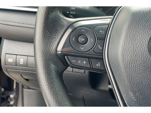 Used 2018 Toyota Camry LE image 33