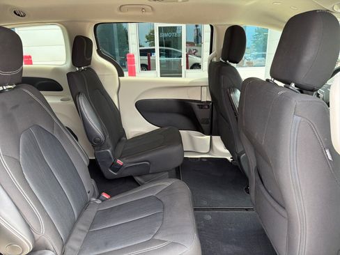 Used 2022 Chrysler Voyager LX FWD image 30