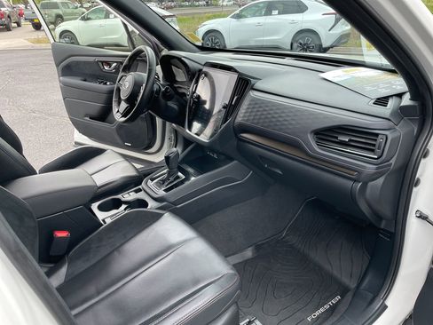 Used 2025 Subaru Forester Touring AWD/4WD image 18