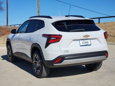 New 2026 Chevrolet Trax LT w/ Driver Confidence Package FWD image 6