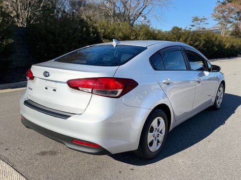 Used 2017 Kia Forte LX image 10