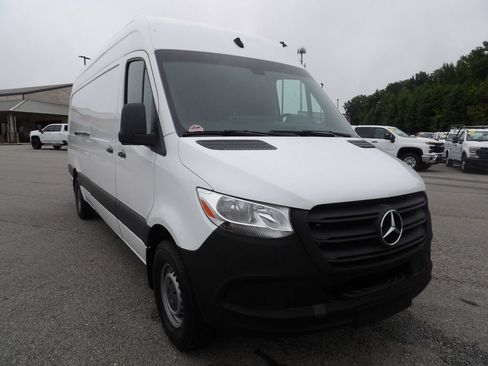 Used 2023 Mercedes-Benz Sprinter 2500 image 11