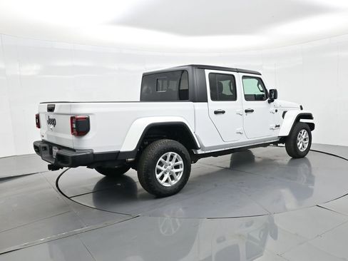 Used 2023 Jeep Gladiator Sport image 7