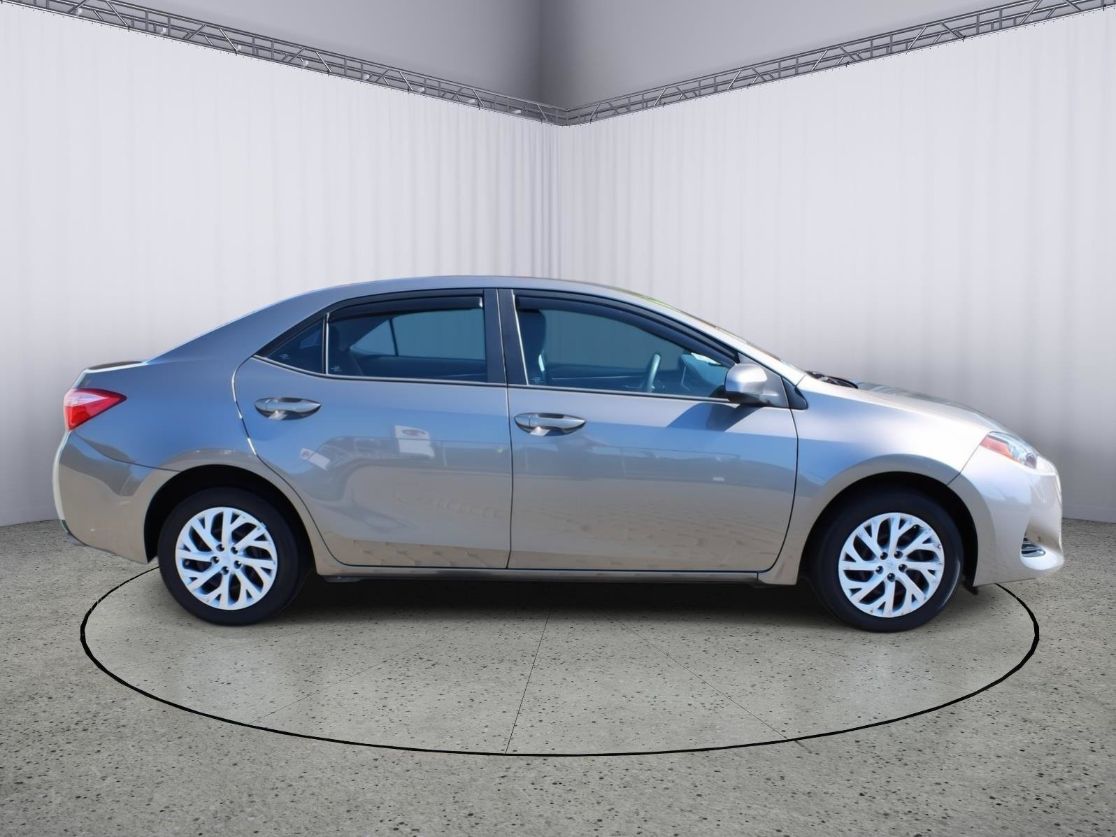 Used 2018 Toyota Corolla LE FWD image 9