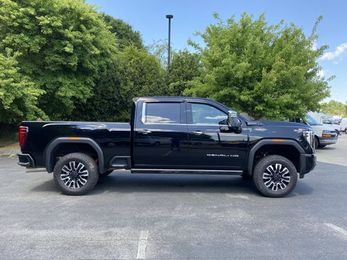 Used 2024 GMC Sierra 2500 Denali Ultimate image 10