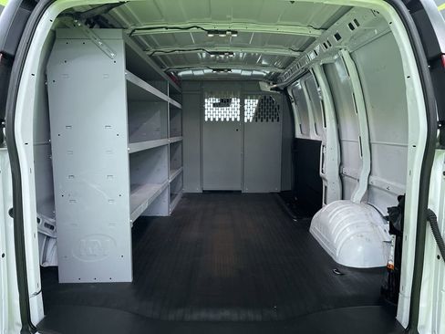 Used 2021 Chevrolet Express 2500 w/ Driver Convenience Package image 26