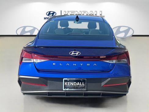 Used 2025 Hyundai Elantra Sport FWD image 5