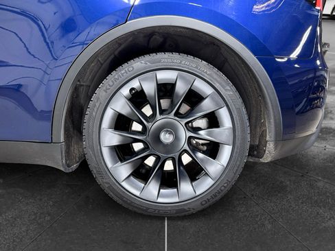 Used 2024 Tesla Model Y Long Range AWD/4WD image 30