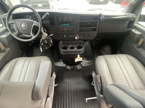 New 2025 GMC Savana 3500 Extended w/ Driver Convenience Package image 31