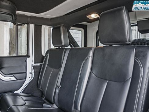 Used 2017 Jeep Wrangler Unlimited Rubicon w/ Connectivity Group image 22