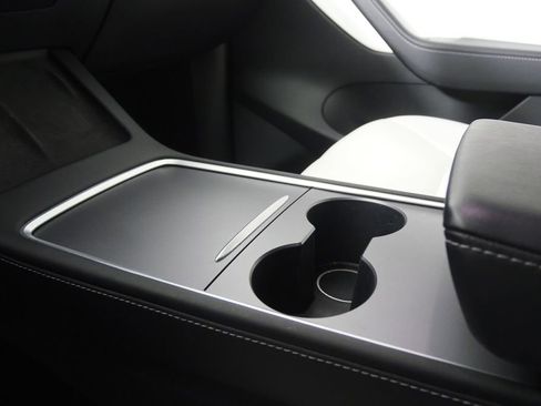 Used 2021 Tesla Model Y Long Range image 25