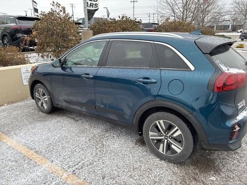 Used 2022 Kia Niro LXS image 2