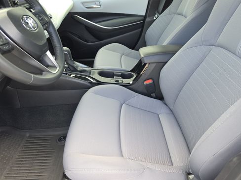 Certified 2025 Toyota Corolla SE FWD image 9