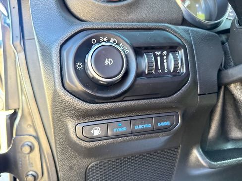 Used 2021 Jeep Wrangler Unlimited Sahara image 19