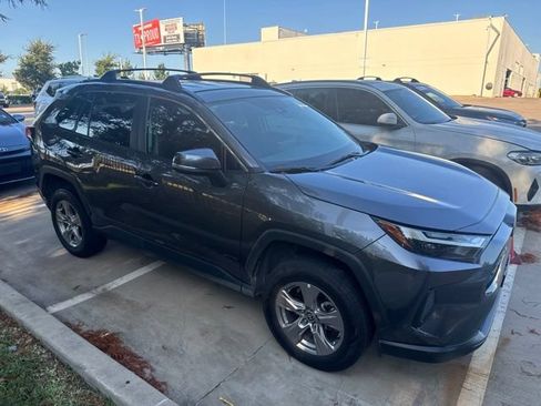 Used 2022 Toyota RAV4 XLE FWD image 2