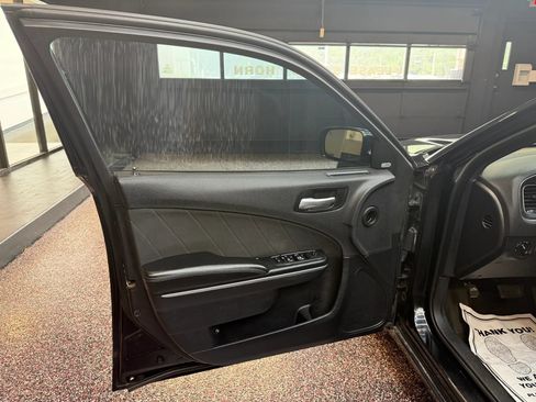 Used 2015 Dodge Charger SXT RWD image 10