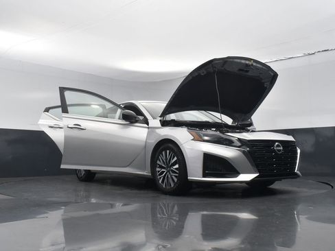 Used 2024 Nissan Altima 2.5 SV image 28