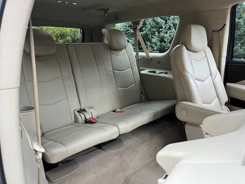 Used 2020 Cadillac Escalade ESV Premium Luxury image 40