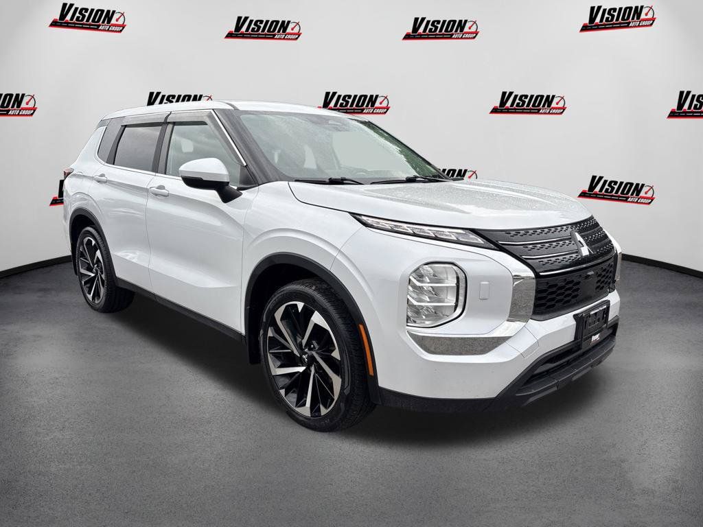 Used 2022 Mitsubishi Outlander ES AWD/4WD image 2