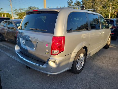 Used 2012 Dodge Grand Caravan SE image 10
