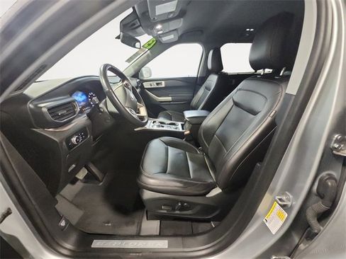 Used 2023 Ford Explorer Limited w/ Equipment Group 301A image 9