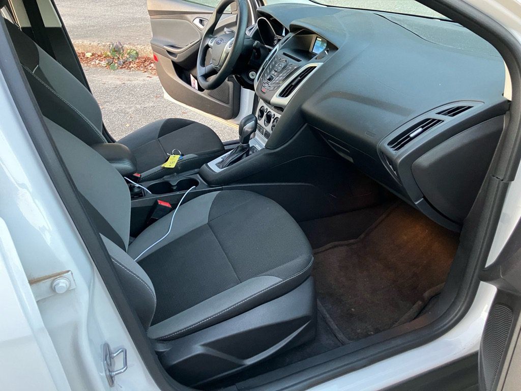 Used 2014 Ford Focus SE FWD image 13
