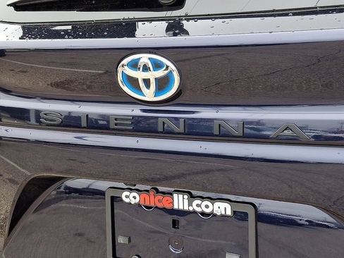 Used 2025 Toyota Sienna XLE image 29